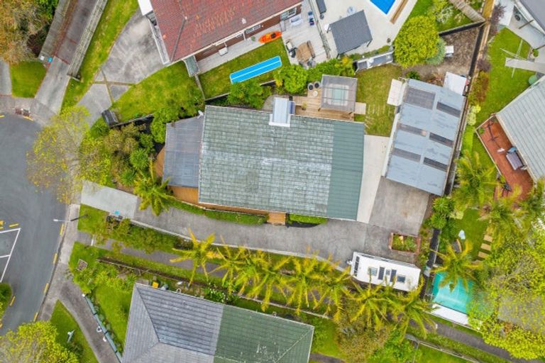 Photo of property in 12 Quo Vadis Place, Red Beach, 0932