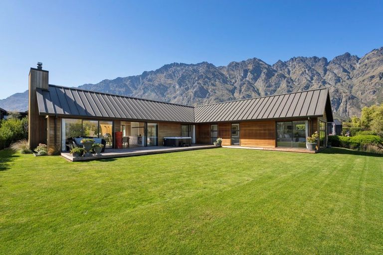 Photo of property in 4 Durness Court, Jacks Point, Queenstown, 9371
