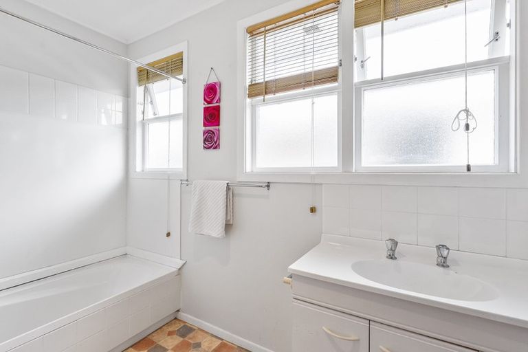 Photo of property in 25 Gray Avenue, Paraparaumu Beach, Paraparaumu, 5032