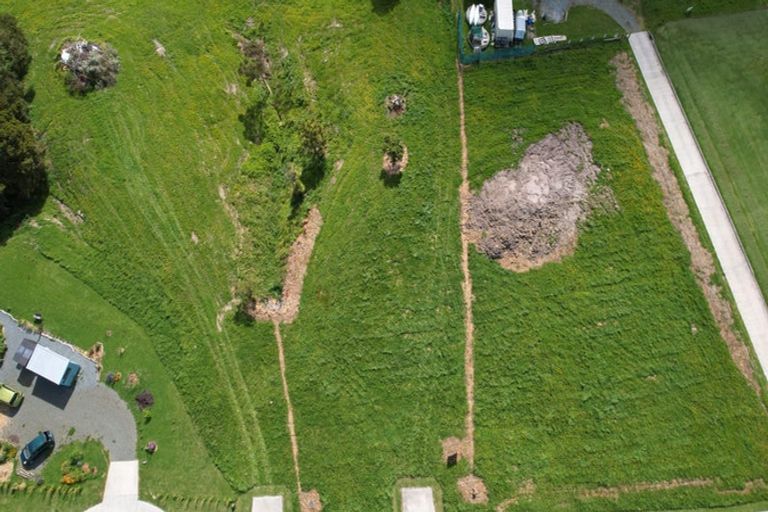 Photo of property in 18 Arahanga Road, Paparoa, 0571