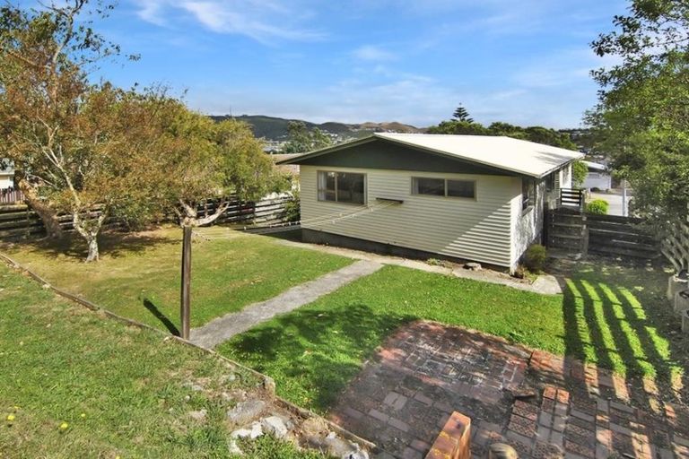 Photo of property in 79 Stewart Drive, Newlands, Wellington, 6037