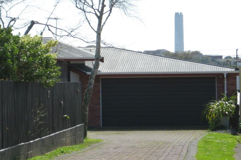 Photo of property in 9a Poplar Grove, Whalers Gate, New Plymouth, 4310