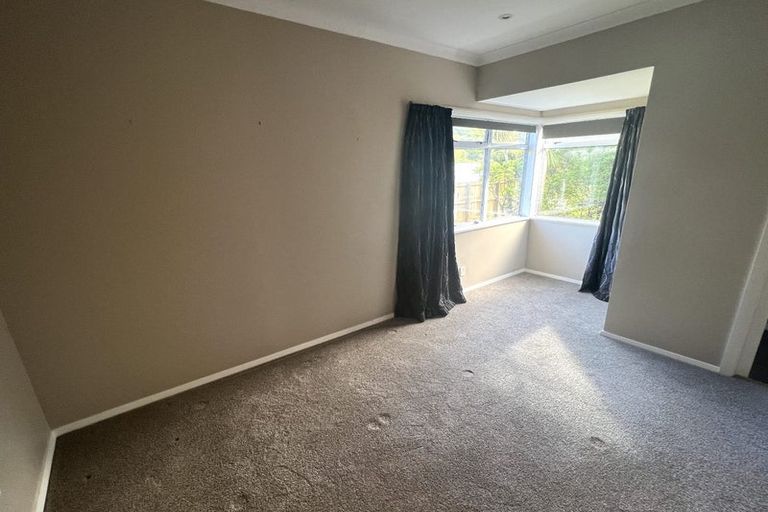 Photo of property in 28 Singers Road, Korokoro, Lower Hutt, 5012