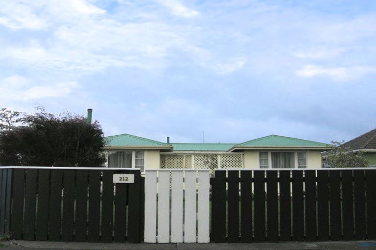 Photo of property in 212 Tremaine Avenue, Highbury, Palmerston North, 4412