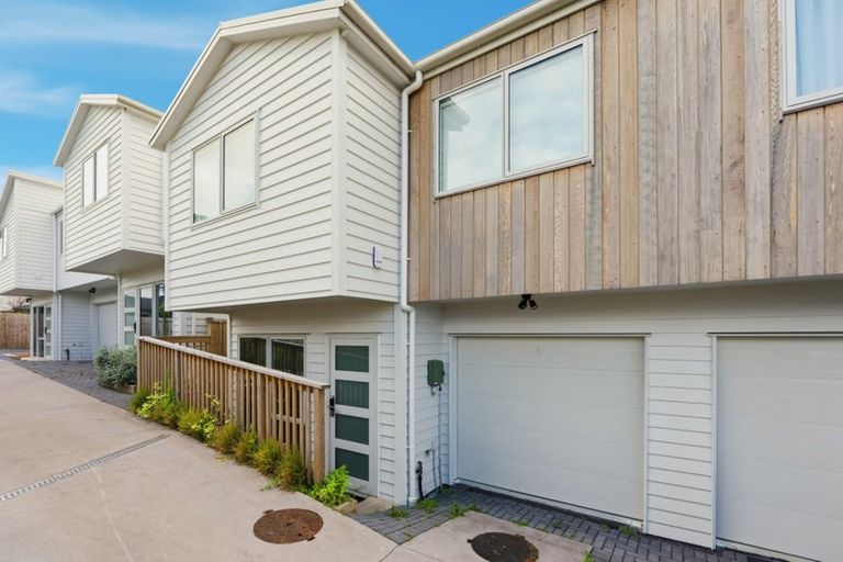 Photo of property in 6c Law Street, Torbay, Auckland, 0630