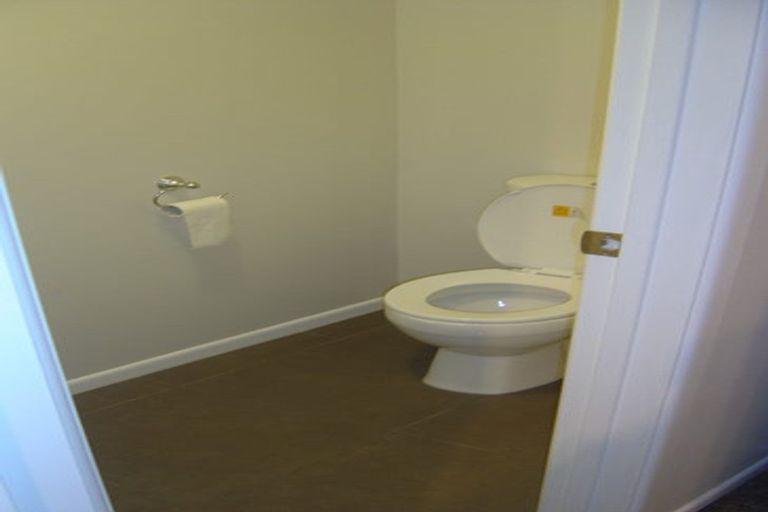 Photo of property in 8 Waiari Road, Conifer Grove, Takanini, 2112
