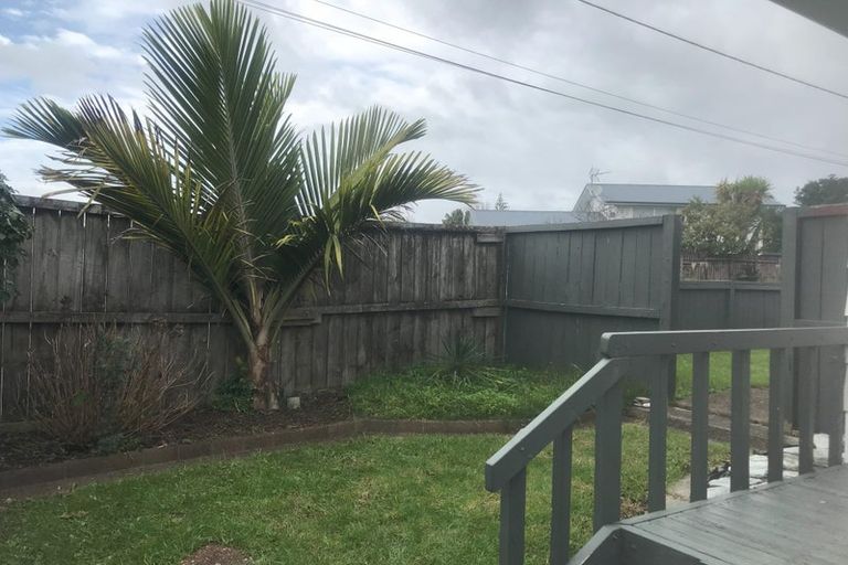 Photo of property in 28 Rewarewa Road, Te Atatu Peninsula, Auckland, 0610