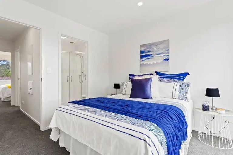 Photo of property in 27 Meg Lane, Glen Eden, Auckland, 0602