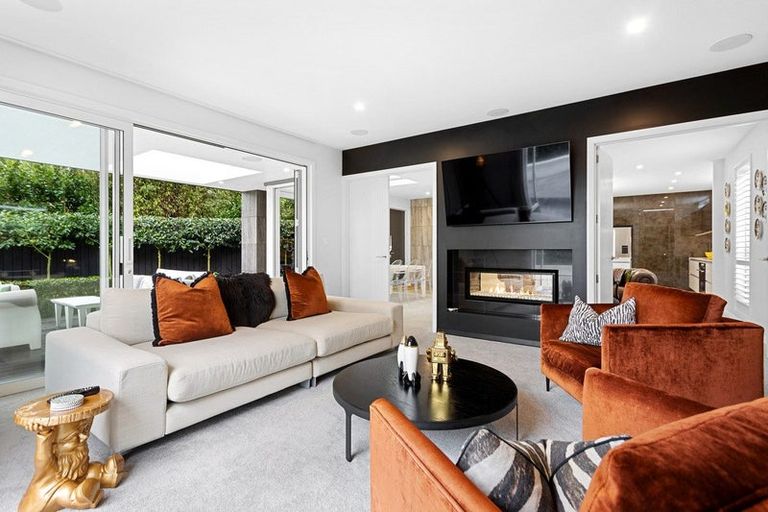 Photo of property in 2 Snowdon Road, Fendalton, Christchurch, 8052