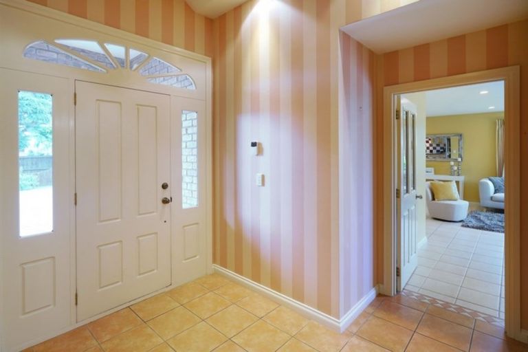Photo of property in 15 Avon Gate, Russley, Christchurch, 8042