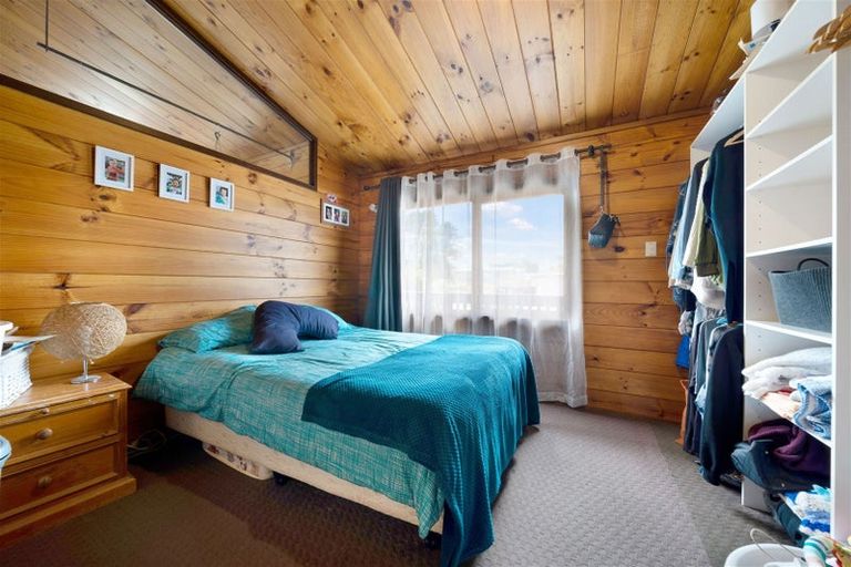 Photo of property in 56 Makora Road, Massey, Auckland, 0614