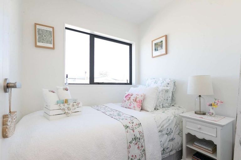 Photo of property in 90c Seymour Road, Sunnyvale, Auckland, 0612