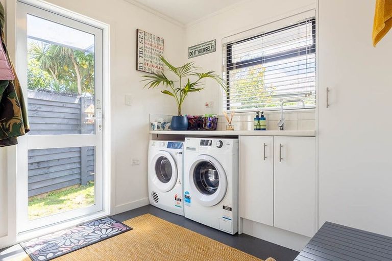 Photo of property in 127 Tilley Road, Paekakariki, 5034