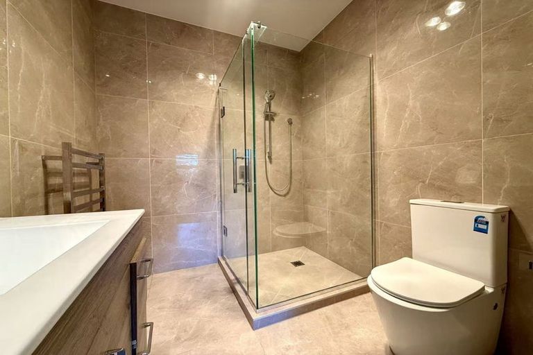 Photo of property in 35 Red Hills Road, Massey, Auckland, 0614