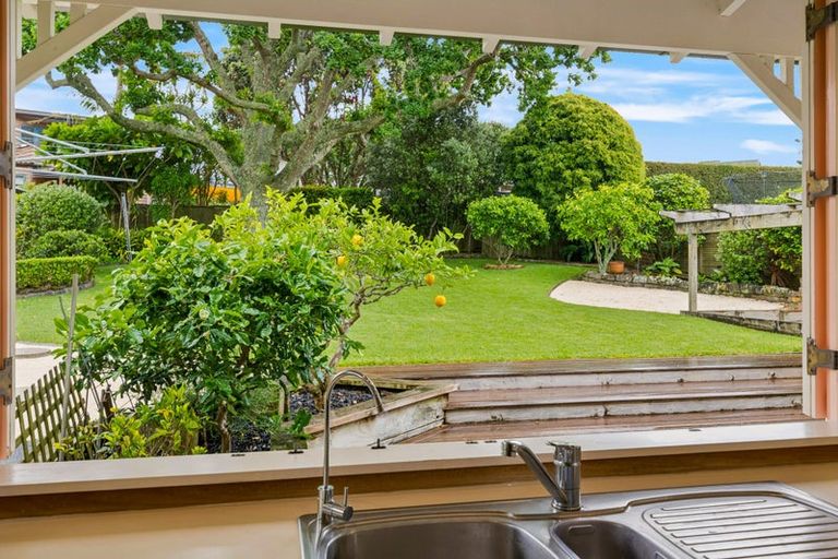 Photo of property in 6 Seabreeze Road, Narrow Neck, Auckland, 0624