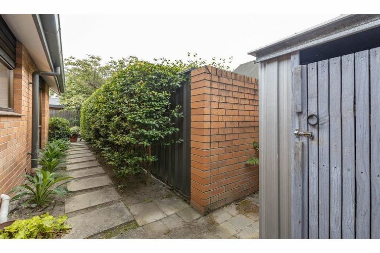 Photo of property in 35 Glenburn Place, Avonhead, Christchurch, 8042