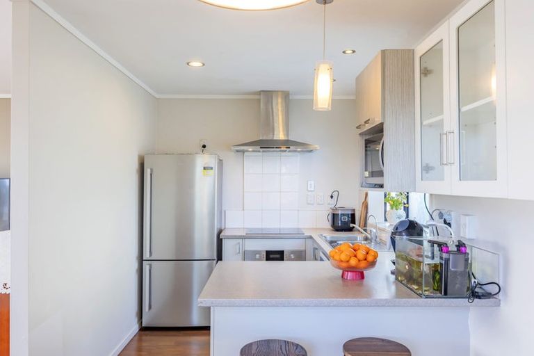 Photo of property in 2/16 James Street, Bayview, Auckland, 0629