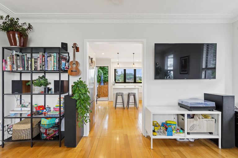 Photo of property in 6 Claridge Street, Glen Eden, Auckland, 0602