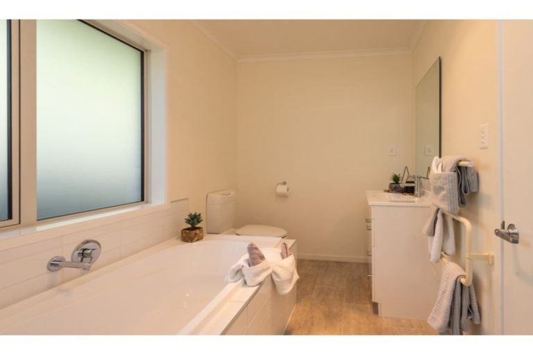 Photo of property in 32 Edgeware Road, St Albans, Christchurch, 8014