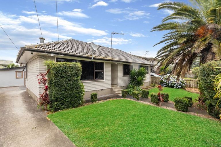 Photo of property in 29 Plumley Crescent, Mangere, Auckland, 2022