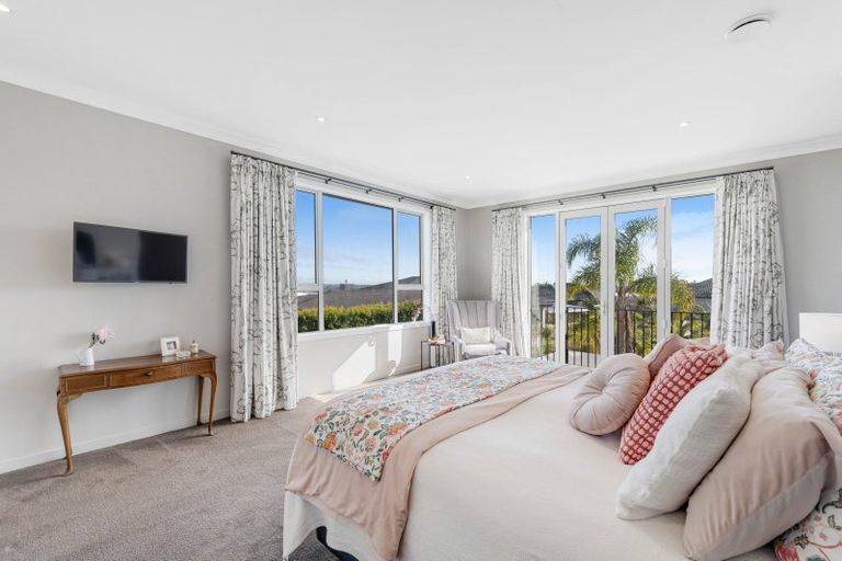 Photo of property in 8 Verley Rise, East Tamaki Heights, Auckland, 2016