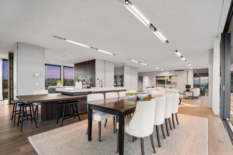 Photo of property in 15 Ridgelea Road, Long Bay, 0792