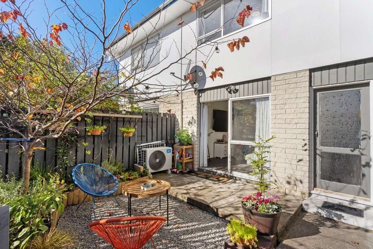 Photo of property in 4/14 Church Square, Addington, Christchurch, 8024