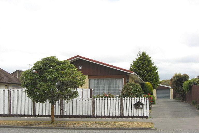 Photo of property in 17 Heathglen Avenue, Parklands, Christchurch, 8083