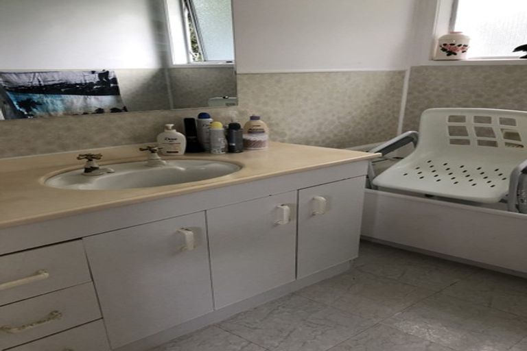 Photo of property in 10 Ewbank Place, Manurewa, Auckland, 2102