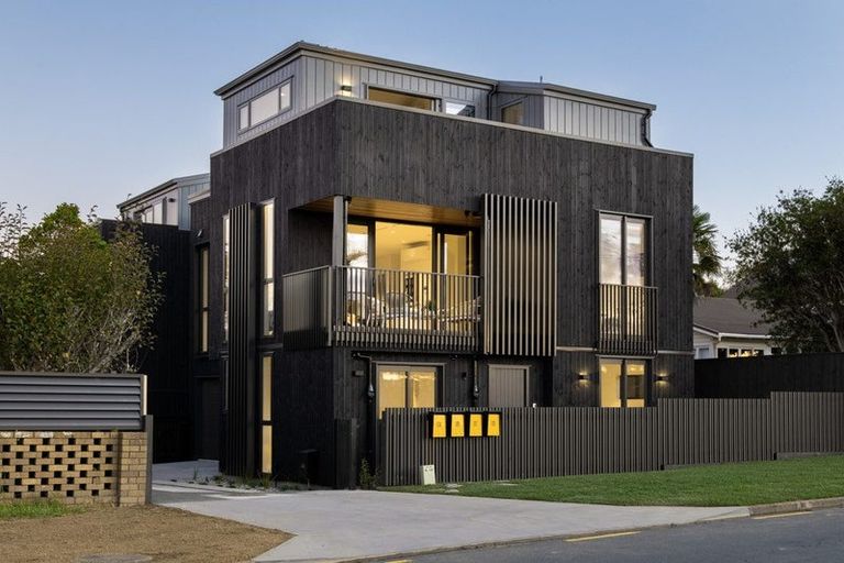 Photo of property in 12a Kowhai Road, Campbells Bay, Auckland, 0630