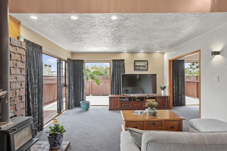 Photo of property in 2/12 Evans Road, Glen Eden, Auckland, 0602