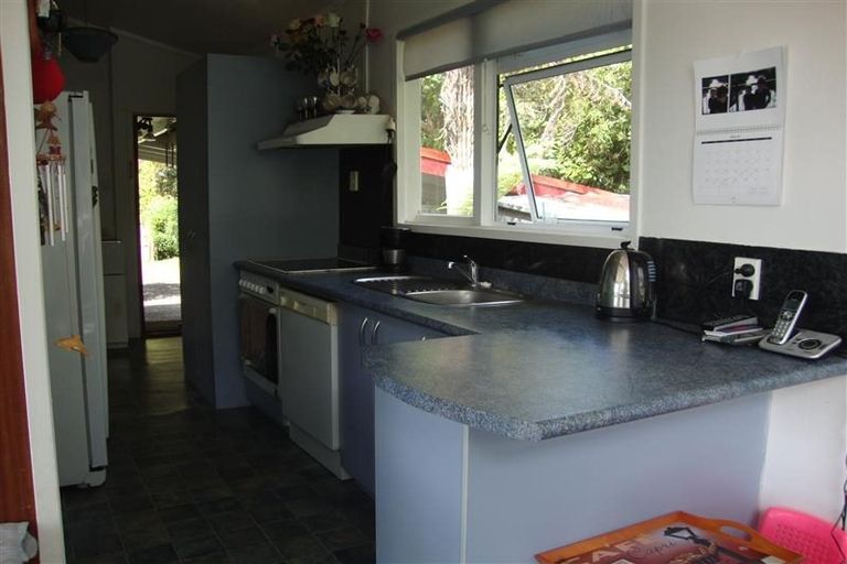 Photo of property in 110 Roberts Road, Te Atatu South, Auckland, 0610