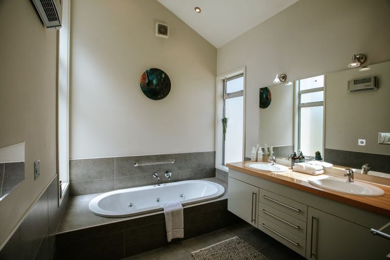 Photo of property in 19 Faulks Terrace, Wanaka, 9305