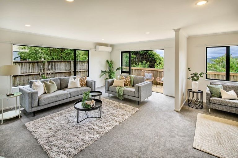 Photo of property in 5 Bishops Glen, Tawa, Wellington, 5028