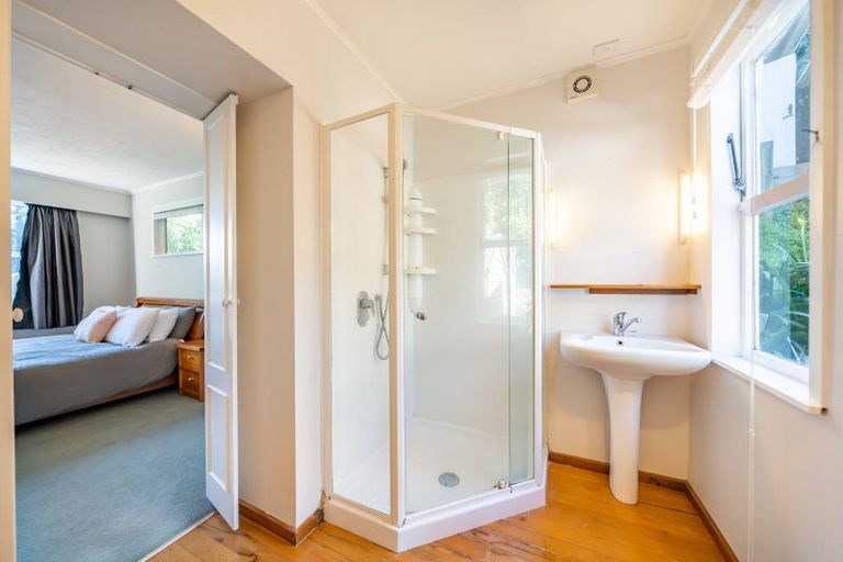 Photo of property in 16 Shalimar Crescent, Khandallah, Wellington, 6035