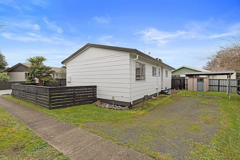 Photo of property in 16 Purcell Place, Melville, Hamilton, 3206