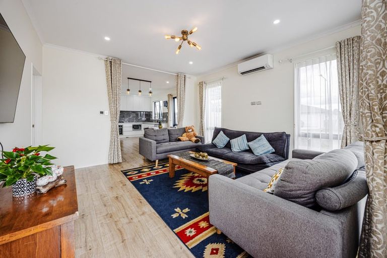 Photo of property in 12 Millfield Lane, Papakura, 2110