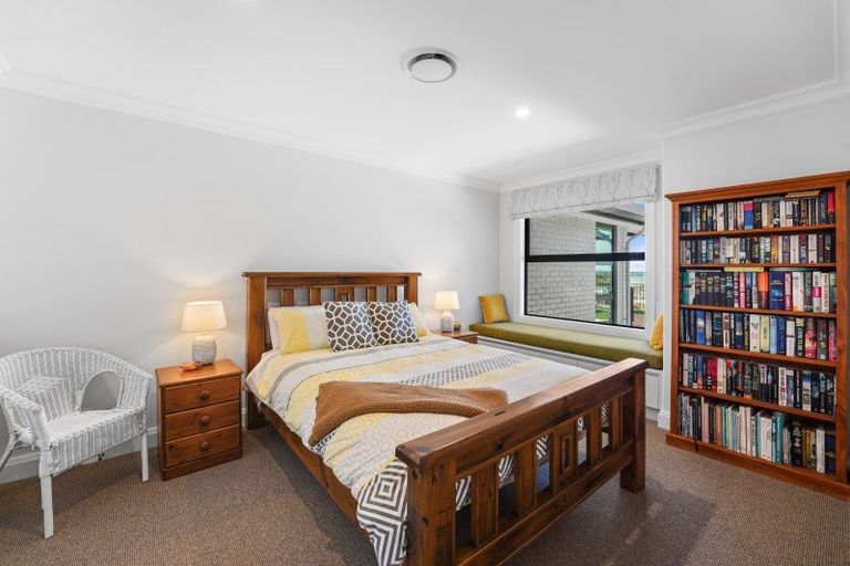 Photo of property in 8 Goldstone Place, Omokoroa, 3114
