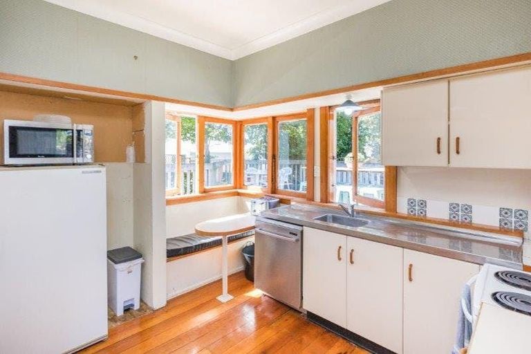 Photo of property in 28 Karina Terrace, Roslyn, Palmerston North, 4414