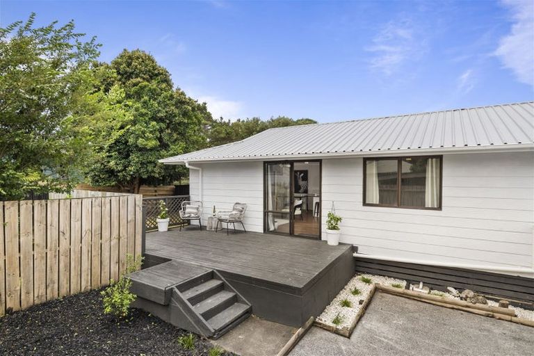 Photo of property in 2/14 Moxham Grove, Massey, Auckland, 0614