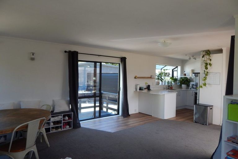 Photo of property in 7 Birdwood Road, Swanson, Auckland, 0612