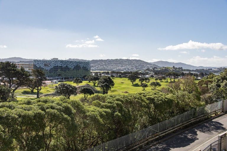 Photo of property in 19 Bunker Way, Strathmore Park, Wellington, 6022