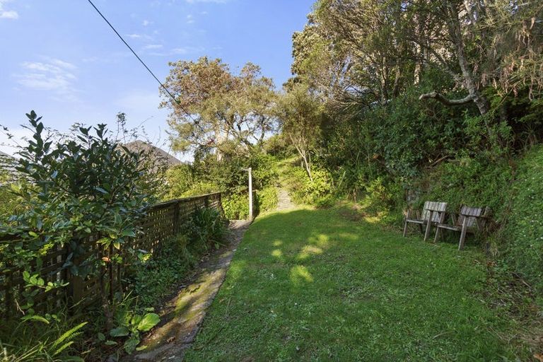 Photo of property in 29 Wadestown Road, Wadestown, Wellington, 6012