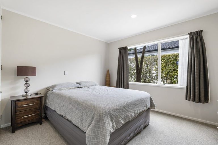 Photo of property in 2/42 Rua Road, Glen Eden, Auckland, 0602