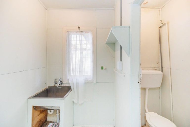 Photo of property in 1/4 Oxford Street, Hokowhitu, Palmerston North, 4410