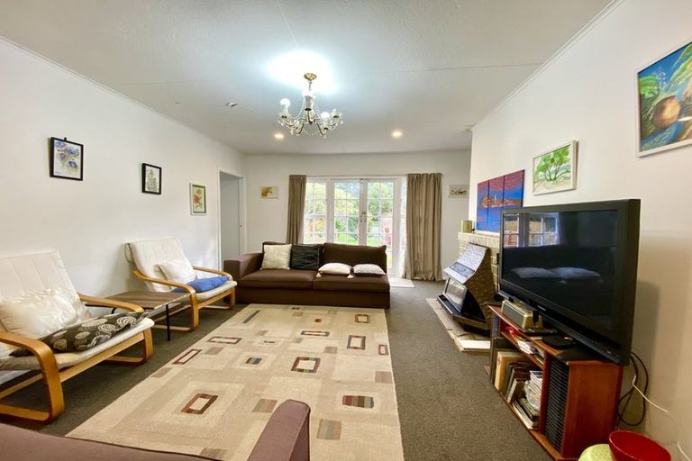 Photo of property in 15 Holdsworth Avenue, Trentham, Upper Hutt, 5018