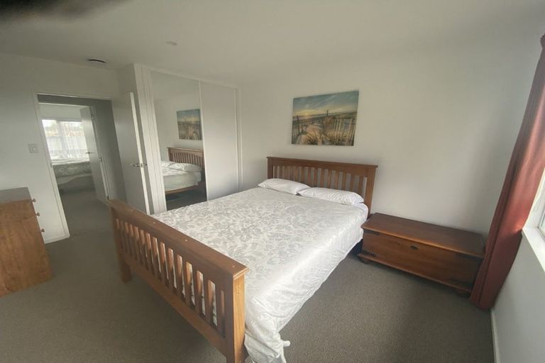 Photo of property in 8a Wyatt Place, Russley, Christchurch, 8042