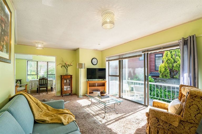 Photo of property in 2/30 Bentley Avenue, Glenfield, Auckland, 0629