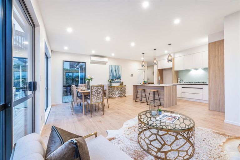 Photo of property in 16 Matau Rise, Te Atatu Peninsula, Auckland, 0610