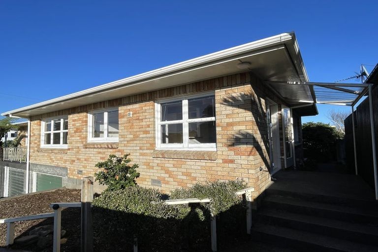 Photo of property in 40-40a Hamblyn Street, Strandon, New Plymouth, 4312